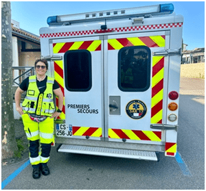 Ambulance Premiers Secours Portes arrières Une ambulancière